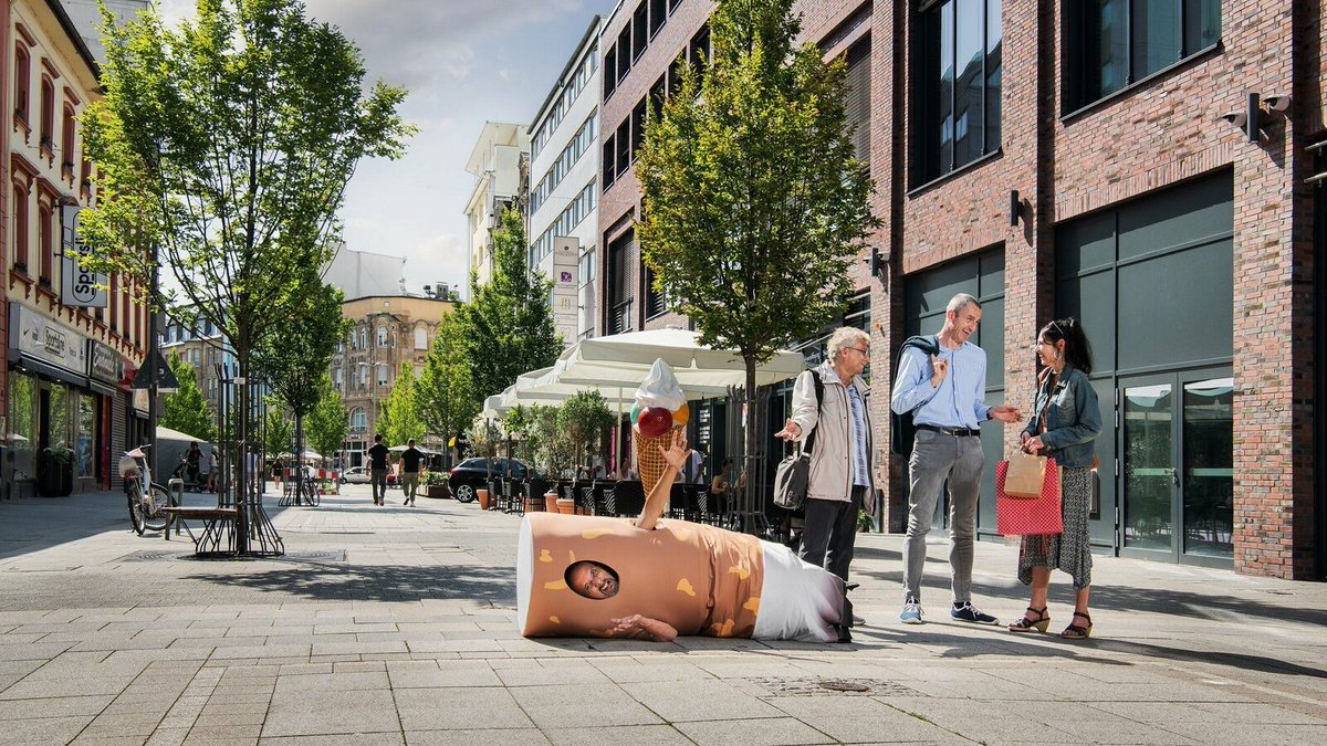 Stadt_OF's tweet photo. In Offenbach belastet das Zigarette Schnippen künftig nicht nur die Natur, sondern auch den Geldbeutel - 75 Euro werden für eine achtlos weggeschnippte Kippe fällig.
Infos zur Kampagne: https://t.co/0zlZFmr1zM
#respectoffenbach #offenbach
Foto ©Tan Kulali Photography https://t.co/bjHmkgq6ei