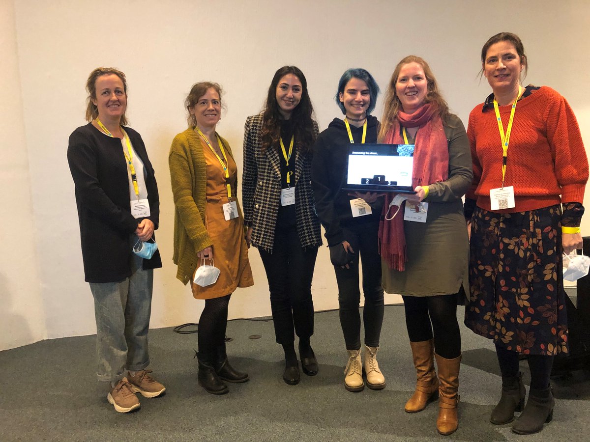 ILVOvlaanderen's tweet photo. Winnende app verbindt Boer en Burger: de hackathon van Digitaal Vlaanderen en Microsoft werd gisteren gewonnen door het @DjustConnect-team van ILVO samen met partners @DXCTechnology, @Cegeka, @DepartementLV en @VLAM_be. Proficiat! #HackTDV21 https://t.co/G2iTIv3Dpy