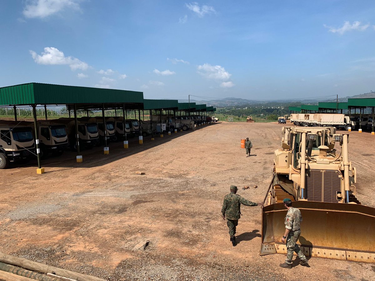 UKForcesSomalia's tweet photo. Excellent visit alongside @BPST_A as they help ensure @updf_ troops are ready to support @amisomsomalia with a wide range of engineering assets. #Ubique @CorpsSM https://t.co/3X6lDZgTgb