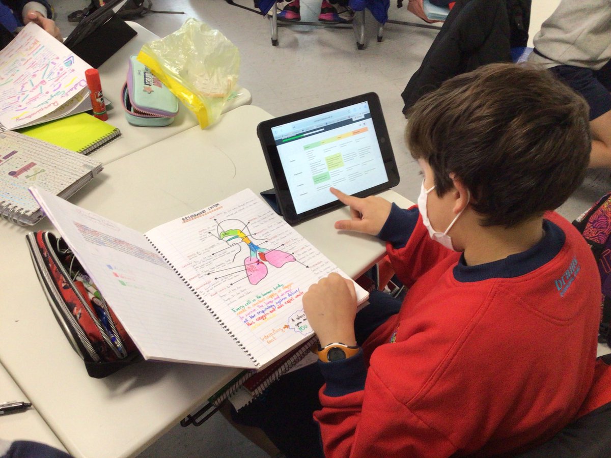 GloriaCampillo2's tweet photo. @Colegio_Brains Year six #Lombillo are self-evaluating their notes and schemes on the body systems. Showing how principled they are being honest with their performance! #IBPYP #pyp https://t.co/m1pI6Etjf4