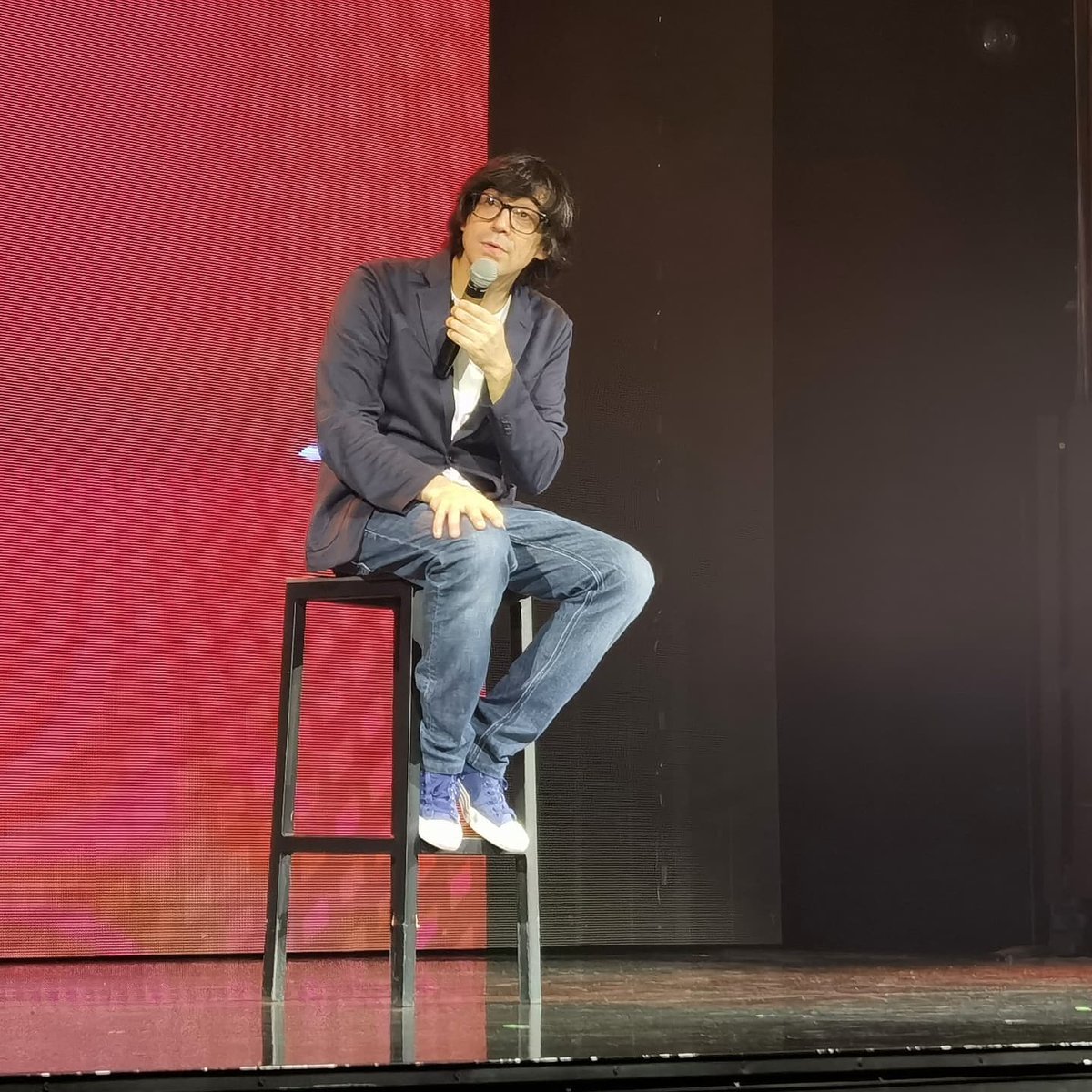 VickyVich's tweet photo. Los shows de @PiedrahitaLuis me fascinan, porque combinan humor, emoción, reflexión, risas, crítica y alguna lagrimilla... 🤗❤️🎙️
:
#LuisPi #ElReyDeLasCosasPequeñas #MiPalabraContraLaMía #StandUpComedy @FesJaja_ @SonAmarMallorca https://t.co/0cHZypnZdQ