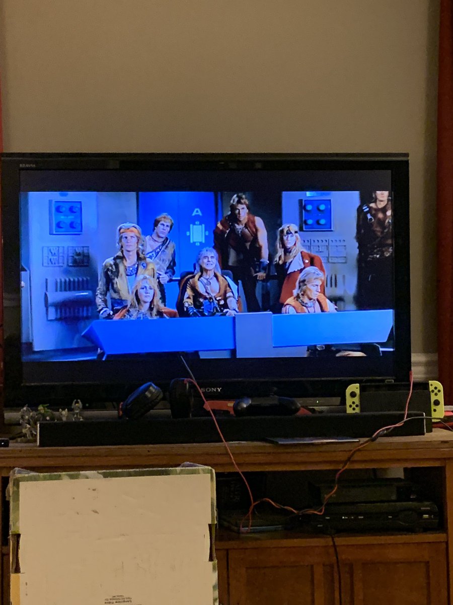 brian_shearer's tweet photo. More contrast between the reddish costumes and the blush green of the background. #startrek #wrathofkhan #thisdoesntsuck https://t.co/XoFHvMwcVN