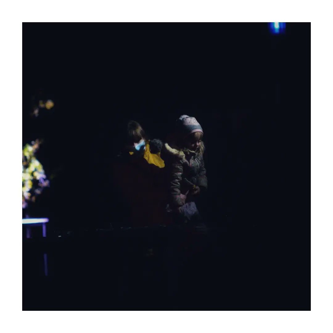 Jahangi19637697's tweet image. A moment. #photography #streetphotography #lightshadows #amoment #family