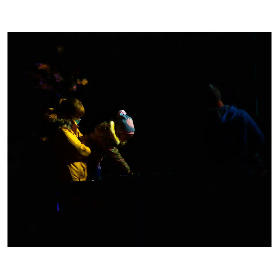 Jahangi19637697's tweet image. A moment. #photography #streetphotography #lightshadows #amoment #family