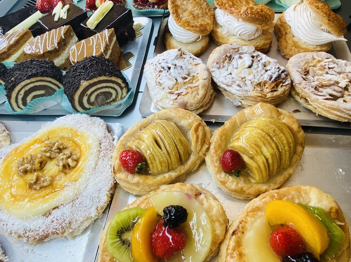PanordForns's tweet photo. 🥳 Molts d’anys Catalines, Catis, Quetes, Catas, Lines… 😋 que passeu un dia ben dolç  🎂🍰🧁🥧🍩

#Panord 👉 #Pastisseria #Mallorca #santacatalina https://t.co/WUWDKO2bQo