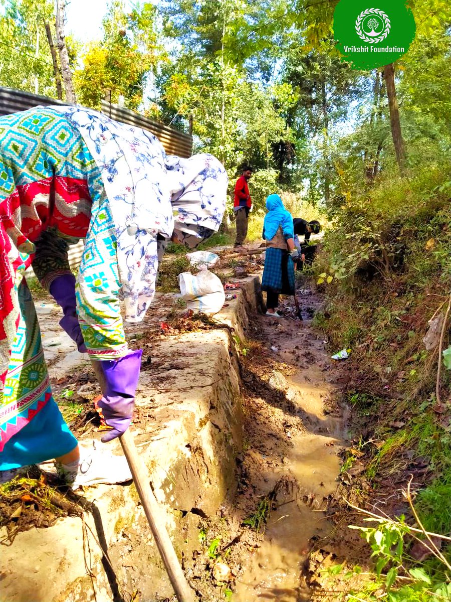 vrikshit's tweet photo. "Cleanliness is next to Godliness."

The firm resolve of Vrikshit's Kashmir team to bring about change convinced us that the region is bound to become better. We strongly believe that with cleanliness, peace and happiness will soon return to the valley with our shared efforts. ❤️ https://t.co/7C0au8Gwg2