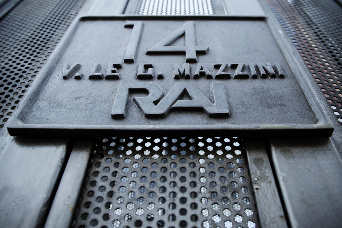 #RiformaRai. In Commissione Lavori pubblici, audizioni informali rappresenanti <a href="/USIGRai/">USIGRai</a>, <a href="/AFI_IT/">AFI - Associazione Fonografici Italiani</a>, <a href="/APAudiovisivi/">APA</a>, <a href="/Artventuno/">articolo21.info</a> e IFC - #ItalianFilmCommissions su ddl n. 1415 → senato.it/leg/18/BGT/Sch… e connessi. Diretta → webtv.senato.it/webtv_live?can…