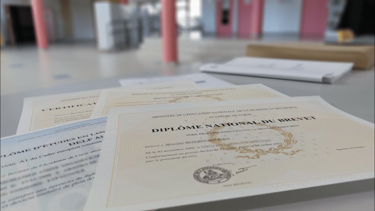 Quelle joie de revoir nos anciens élèves et de leur remettre diplômes et certificats: DNB,CFG, DELF, PIX, BIA!