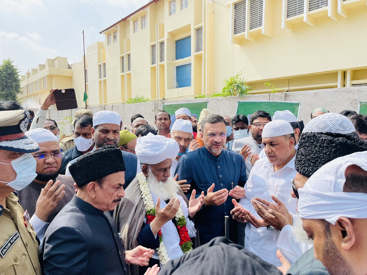 akbarowaisii's tweet photo. Today along with Maulana Mufti Khaleel Ahmed Chancellor Shaikh-ul-Jamia Nizamia, Home Minister Mohd Mehmood Ali, Waqf board Chairman Mohd Saleem &amp; others Laid Foundation Stone of Secretariat Masjids. https://t.co/wWfFg1JcJW