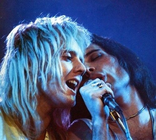 Musiccorner34's tweet photo. could you choose between the best duo? tbh i don't think i know how to choose ❤️❤️🥰
#BohemianRapsody #FreddieMercury #FreddieMercury30 #freddiemercuryday #music https://t.co/qlBKWwIxMs