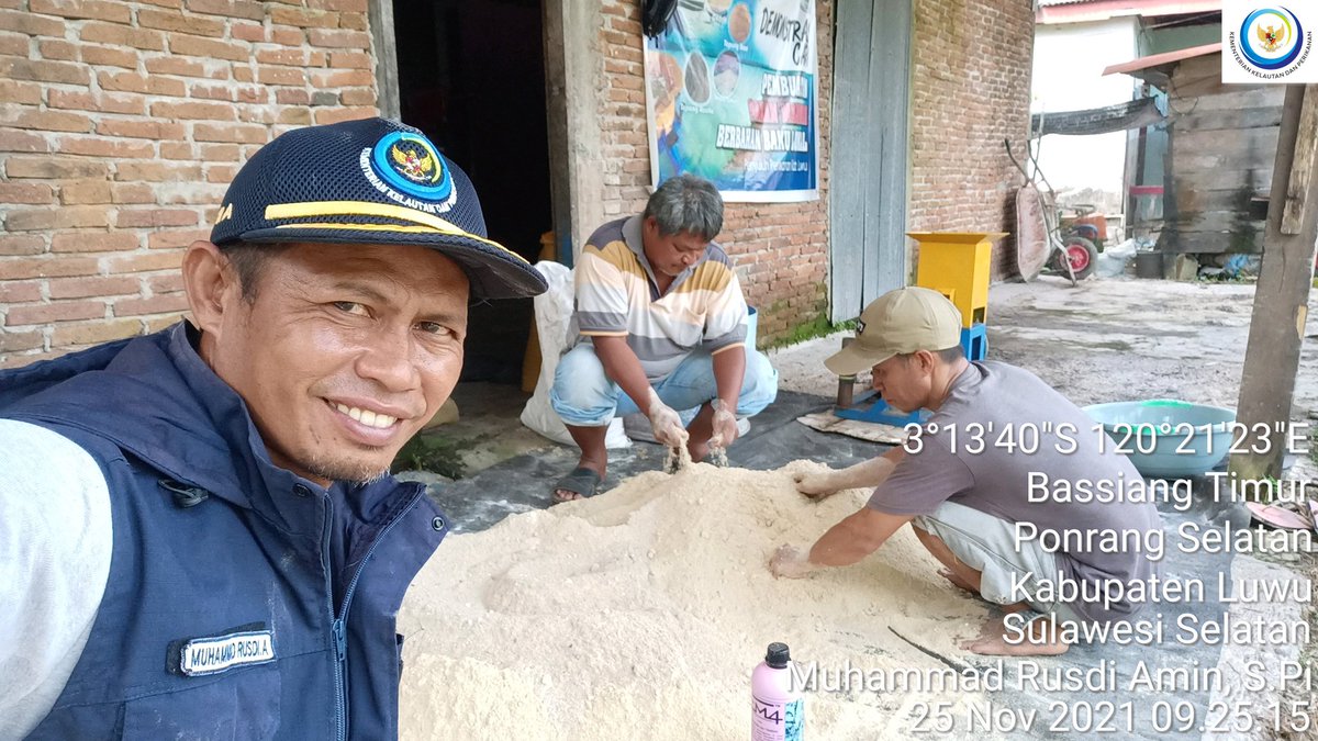 75Rusdi1's tweet photo. Kamis (25/11), Muhammad Rusdi Amin Luhkan Kab Luwu, DemCar Pembuatan pakan mandiri (GRAPARI) utk ikan bandeng bahan baku lokal di Pokdakan Salusussang Desa Bassiang Timur Kec.Ponrang Selatan Kab. Luwu
#giatluhkansatminkalmaros
#luhlapo
#grapari
#luwu
@brsdm_kp
@BRPBAP3_Maros https://t.co/AXSwmcejVp