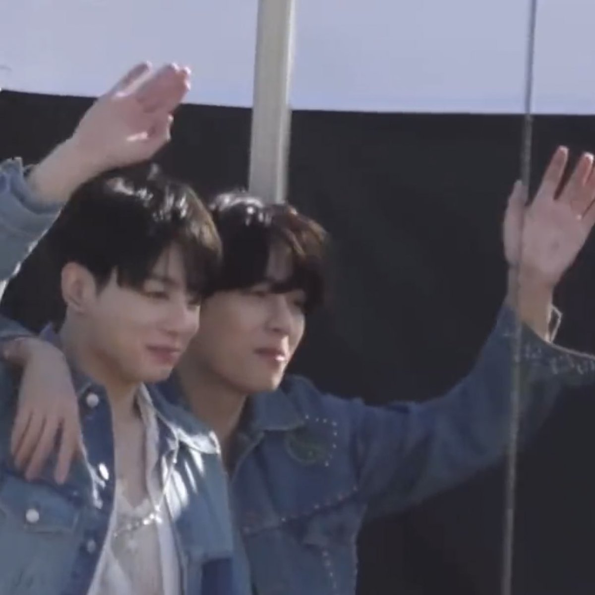 taetogukkk's tweet photo. I MISS THEMMM!!!!! 😭😭 https://t.co/D4FTID1Gei