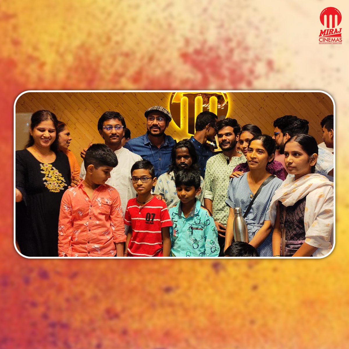 MirajCinemas's tweet photo. तुमचा प्रतिसाद जबरदस्त आहे !
Thank you to the team of #JayantiMovie cast for visiting @MirajCinemas Chandrapur.
Star cast: Rahulhya, Shubhya, Chotya, Hritik, Rafiq
#ShaileshBaliramnarwade #RuturajWankhede #Titeekshaatawde #Paddykamble #Pamarupadhyay #Yogeshmkoli #Rohanedit https://t.co/ANnUCKTyrj