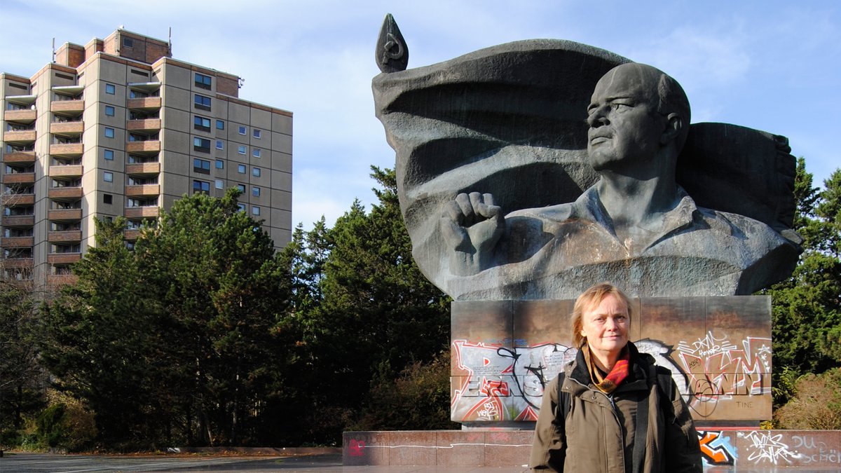 JDemnitz's tweet photo. Heute wird der sehenswerte Dokumentarfilm „Kopf Faust Fahne - Perspektiven auf das Thälmanndenkmal“ @acudkinoberlin in Anwesenheit der Regisseurin Betina Kuntzsch und der Produzentin Maria Wischnewski um 19 Uhr gezeigt. https://t.co/UVPYgQ4NH5 https://t.co/NHX1uaXvcA