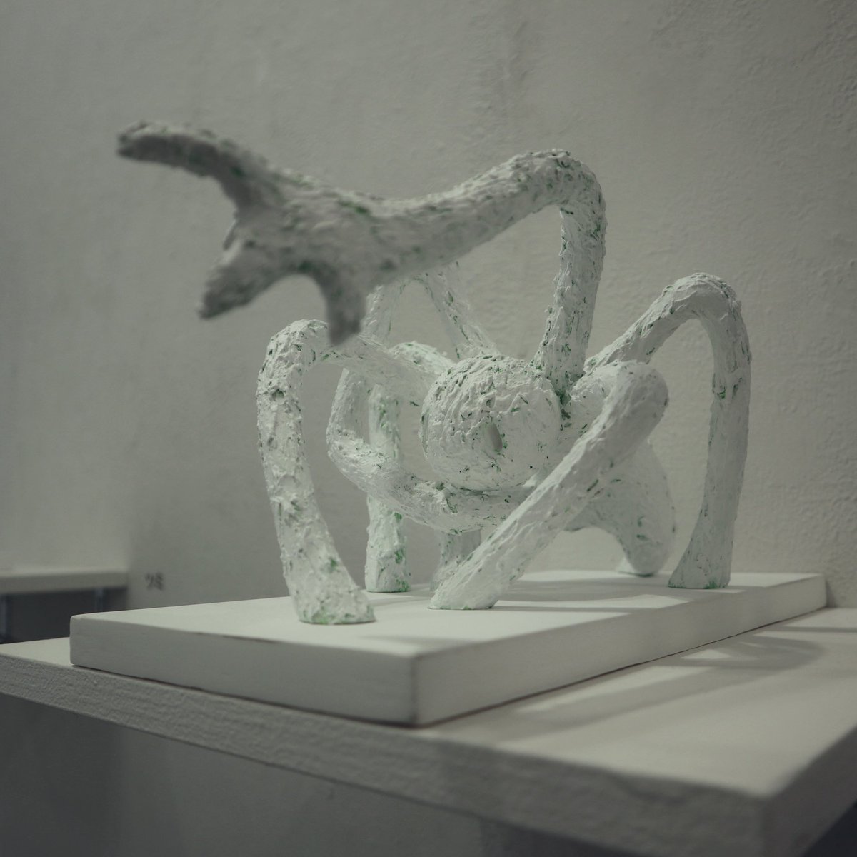 takesugata's tweet photo. 2019年TAKE展「ガタメ」出展作品
-
テかズ（2019年制作）
-
@opagallery 
#ガタメ
#作品_テかズ
#TAKE展2019年
#TAKE展
#個展
#しんぱくん
#現代アート
#立体作品
#contemporaryart
#japaneseart
#japaneseartist https://t.co/Ec1Ot3WJ4p