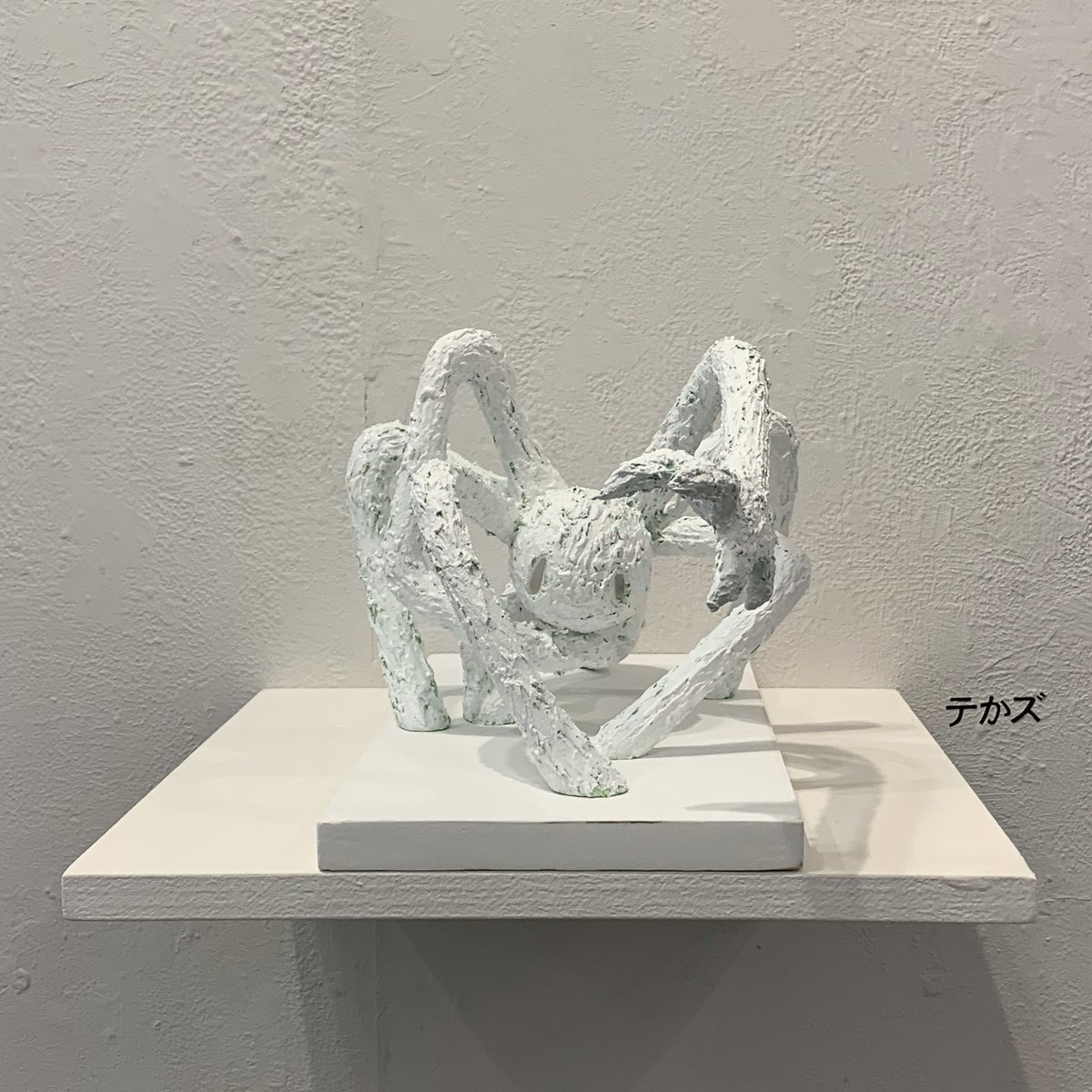 takesugata's tweet photo. 2019年TAKE展「ガタメ」出展作品
-
テかズ（2019年制作）
-
@opagallery 
#ガタメ
#作品_テかズ
#TAKE展2019年
#TAKE展
#個展
#しんぱくん
#現代アート
#立体作品
#contemporaryart
#japaneseart
#japaneseartist https://t.co/Ec1Ot3WJ4p