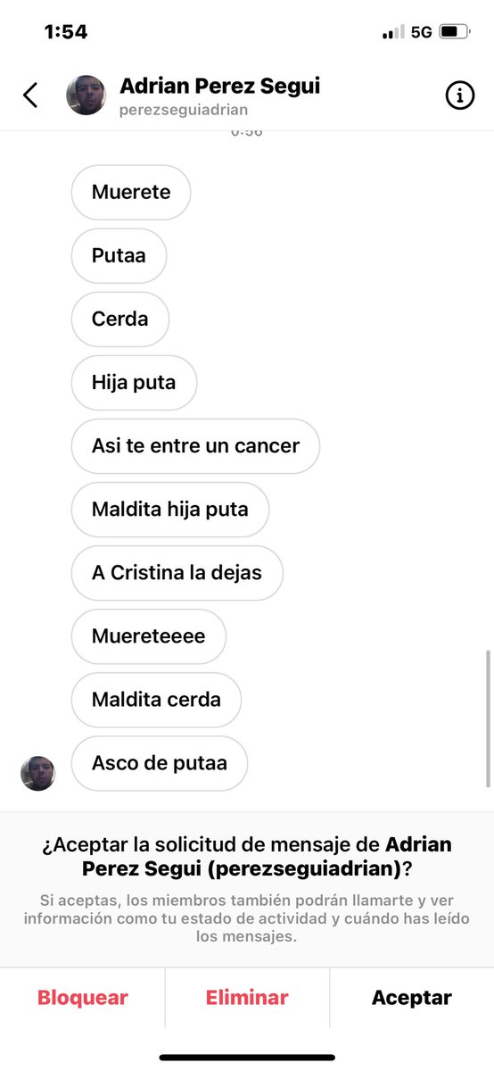 FiamaRf's tweet photo. Me gustaría saber que opinan de este portista 🙃 se justifica diciendo que estaba enfadado porque voy contra ella… o sea, me cae alguien que te cae bien a ti y me deseas un cancer, todo muy lógico 🤓 https://t.co/hm6F3MmPO7