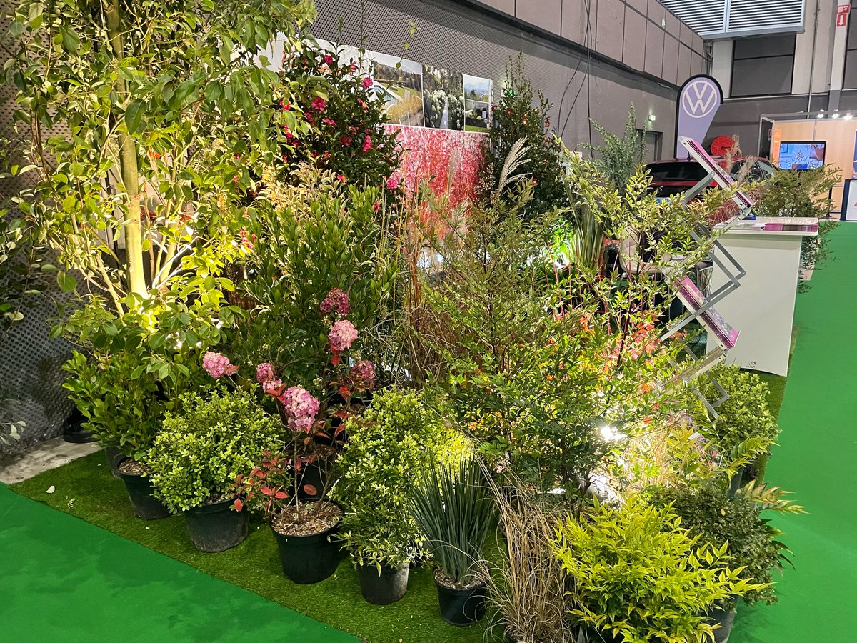 SalonInnobat's tweet photo. Bonjour à tous ! 
Nous démarrons cette 2eme journée de salon en fleurs 👉🏼 merci 🙏🏼 Pépinières Lafitte Paysage https://t.co/zrkiQbqFIJ