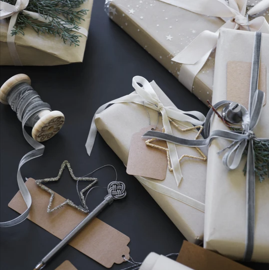 🎁Participate in our Christmas Giveaway for a chance to win one of the amazing prizes including Design Vintage's gift set worth £40 . For TsandCs and to check the full list of prizes, visit our website.

#Giveaway #DesignVintage #ChristmasGift #ShopIndependent #ISupportGuildford