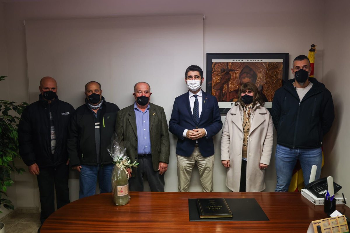 JxCATNoguera's tweet photo. El vicepresident @jordiPuignero va visitar ahir #Oliola amb l’alcalde Santi Cisquella i es va reunir amb l’Associació @Micropobles: treballem per un país territorialment equilibrat i ben connectat. #Junts #Noguera https://t.co/qTTG40m3hs