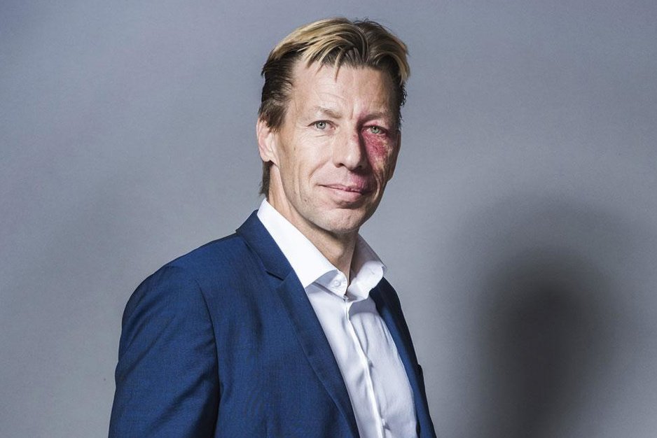 Tom_Demeyer's tweet photo. Manager van het Jaar: mijn stem gaat alvast naar @chris_p_elia. In deze uitdagende tijden voor ons energiebeleid een leider met duidelijke visie op de toekomst. Maar bovenal: een zeer inspirerende baas waar ik zelf veel van geleerd heb. Stemmen dus! 👉 https://t.co/oBvJfXWwC9 https://t.co/UwVIkCjth0
