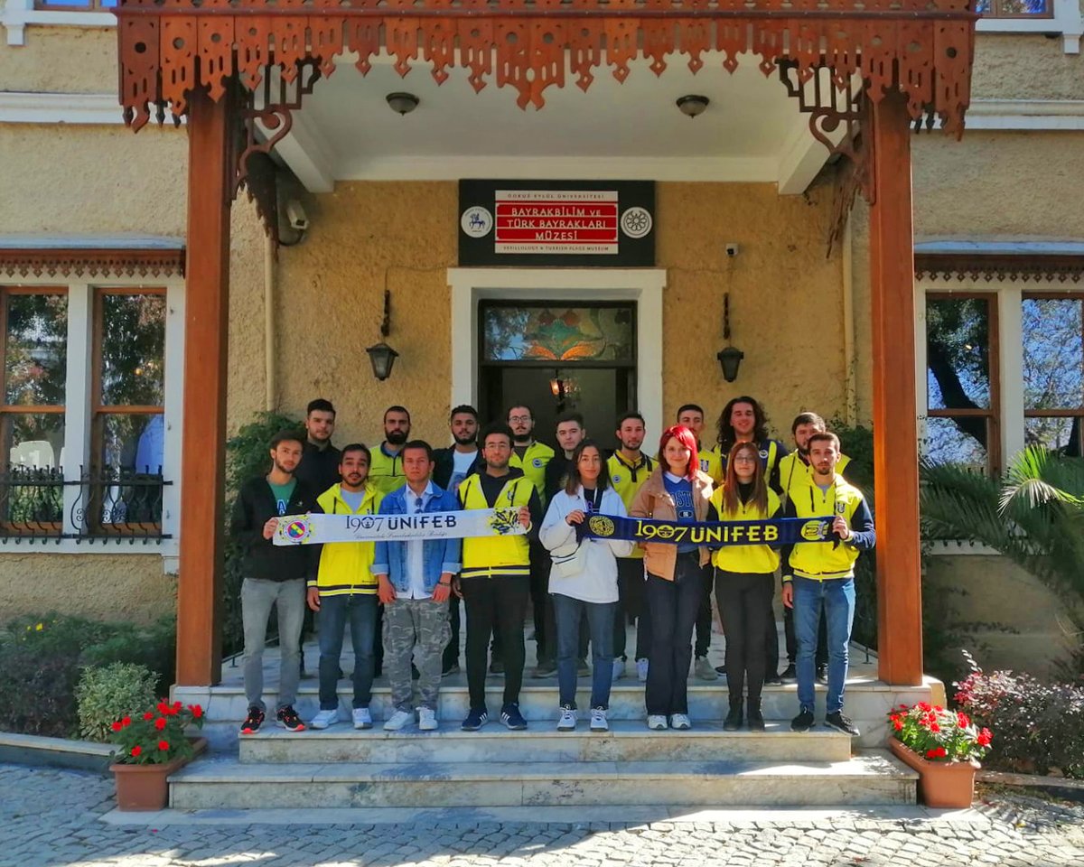 deubayrakmuzesi's tweet photo. Müzemizi ziyaret eden Üniversiteli Fenerbahçeliler Birliği üyelerine, sevgili öğrencilerimize çok teşekkür ederiz 🇹🇷 Sahadaki centilmenliklerini #BayrakMüzesi ziyaretlerinde de gösterdiler 🙏
@1907unifeb #Fenerbahce #UniFB #UniFeb @Fenerbahce https://t.co/Ofoz9rOnUz