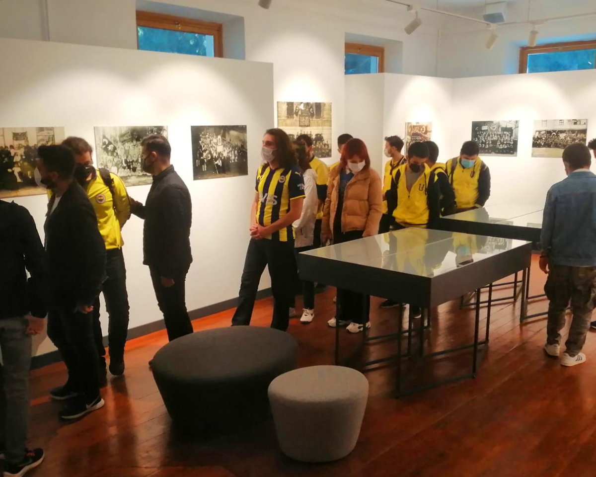 deubayrakmuzesi's tweet photo. Müzemizi ziyaret eden Üniversiteli Fenerbahçeliler Birliği üyelerine, sevgili öğrencilerimize çok teşekkür ederiz 🇹🇷 Sahadaki centilmenliklerini #BayrakMüzesi ziyaretlerinde de gösterdiler 🙏
@1907unifeb #Fenerbahce #UniFB #UniFeb @Fenerbahce https://t.co/Ofoz9rOnUz