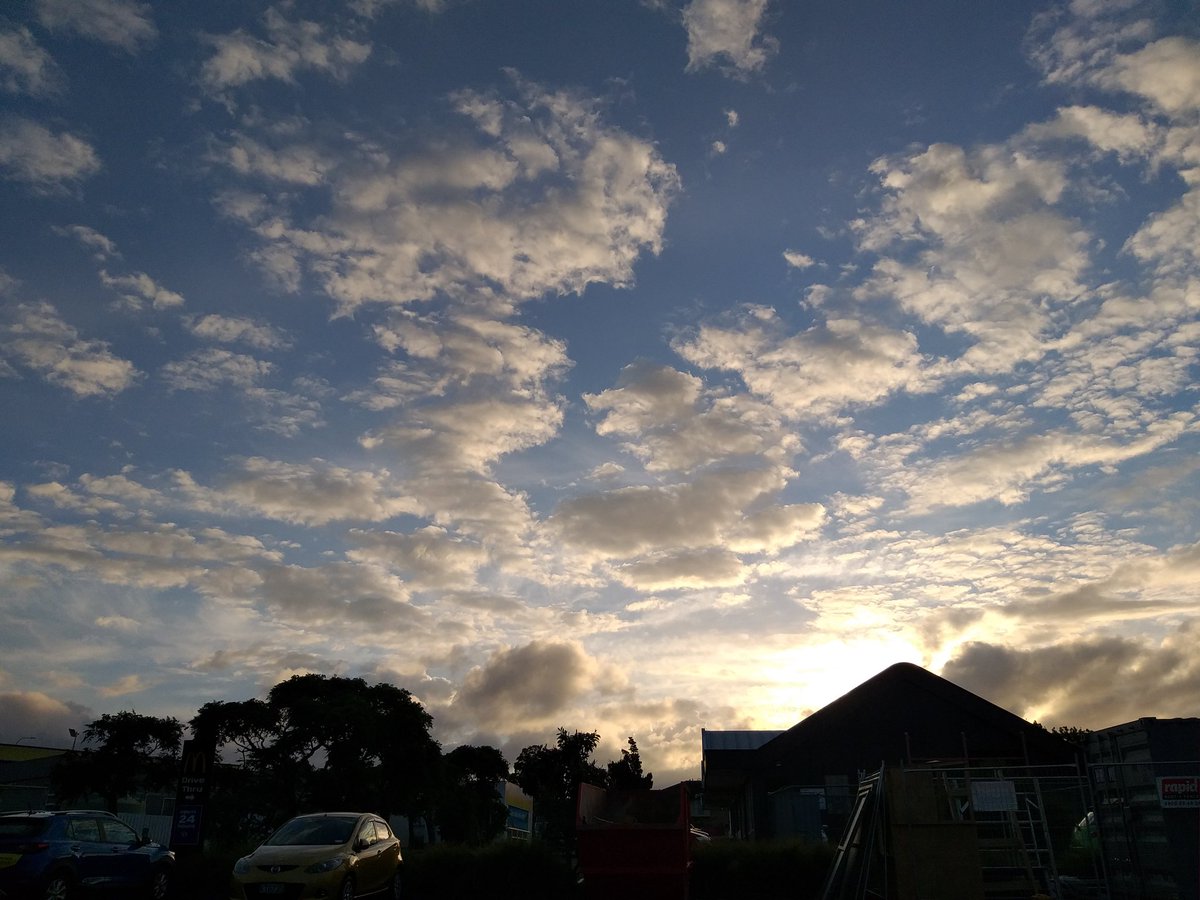 Lisa_Zate's tweet image. 🐷いこまいかい運動部🌸🌼
✅スクワット 20回
✅縄跳び120回
✅腕立て10回
✅腹筋40回往復
今日もお疲れさまでした
See ya tomorrow 👋
#ダイエット倶楽部 #老化防止 #exerciselover #水2L