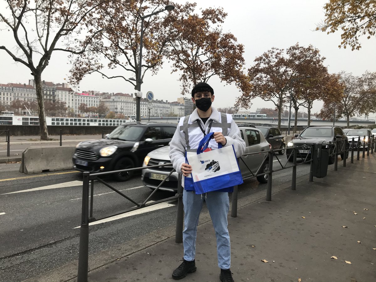 EnCovoitGLyon's tweet photo. Au programme ce matin pour les équipes En Covoit' Grand #Lyon : distribution de goodies près de la gare de #covoiturage #Gailleton / Ampère 🤗
Une très belle journée à tous ! 😃 https://t.co/GYiF4zg9WS