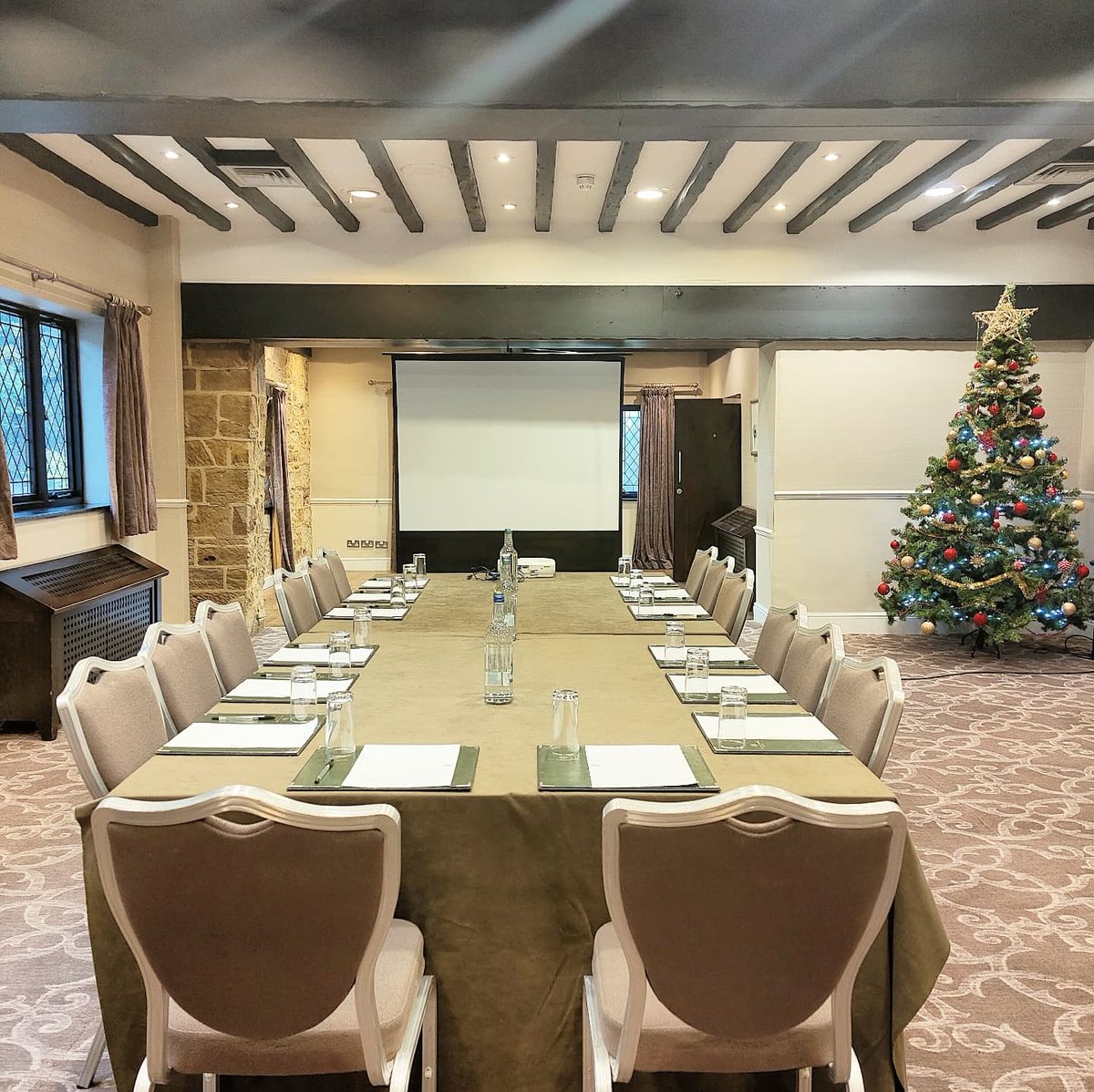 Busy week this week for conferences and what better time to visit us with the decorations out

#festiveseason #christmastree #conference #boardroom #businessmeeting #teammeeting #work #workspaceinadifferentplace #hospitality #businesswithaview #legacyhotels