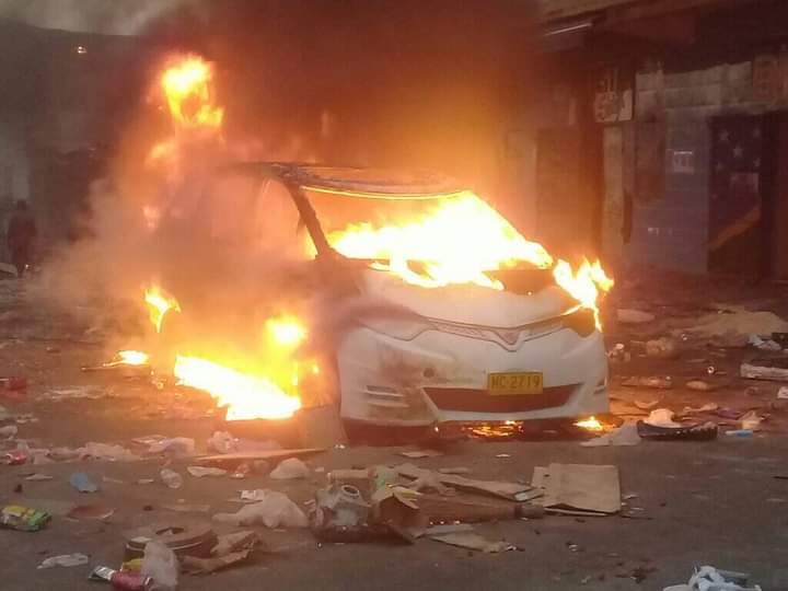 ernieyet's tweet photo. Today is a sad chapter in 🇸🇧history, a repeat of our 2006 riots where our Chinese business community were largely victimized again in a political rift they played no part in. Day2 of non-stop rioting, police forced to leave Chinatown at the hands of thousands of looters. https://t.co/M5Kgj7b0nP