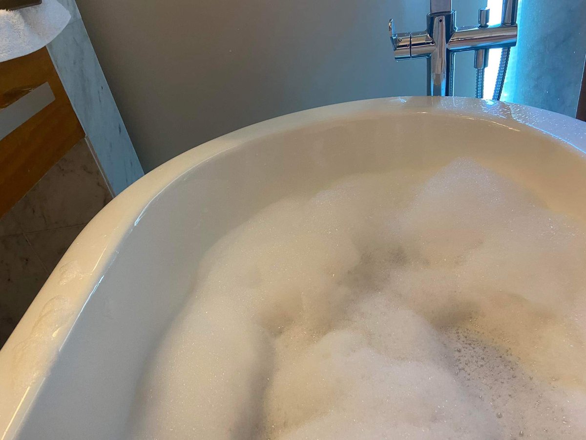 okamadesuka69's tweet image. Bathtub dipping #quarantinehotel #quaratinelife #ofwgitnangsilangan
