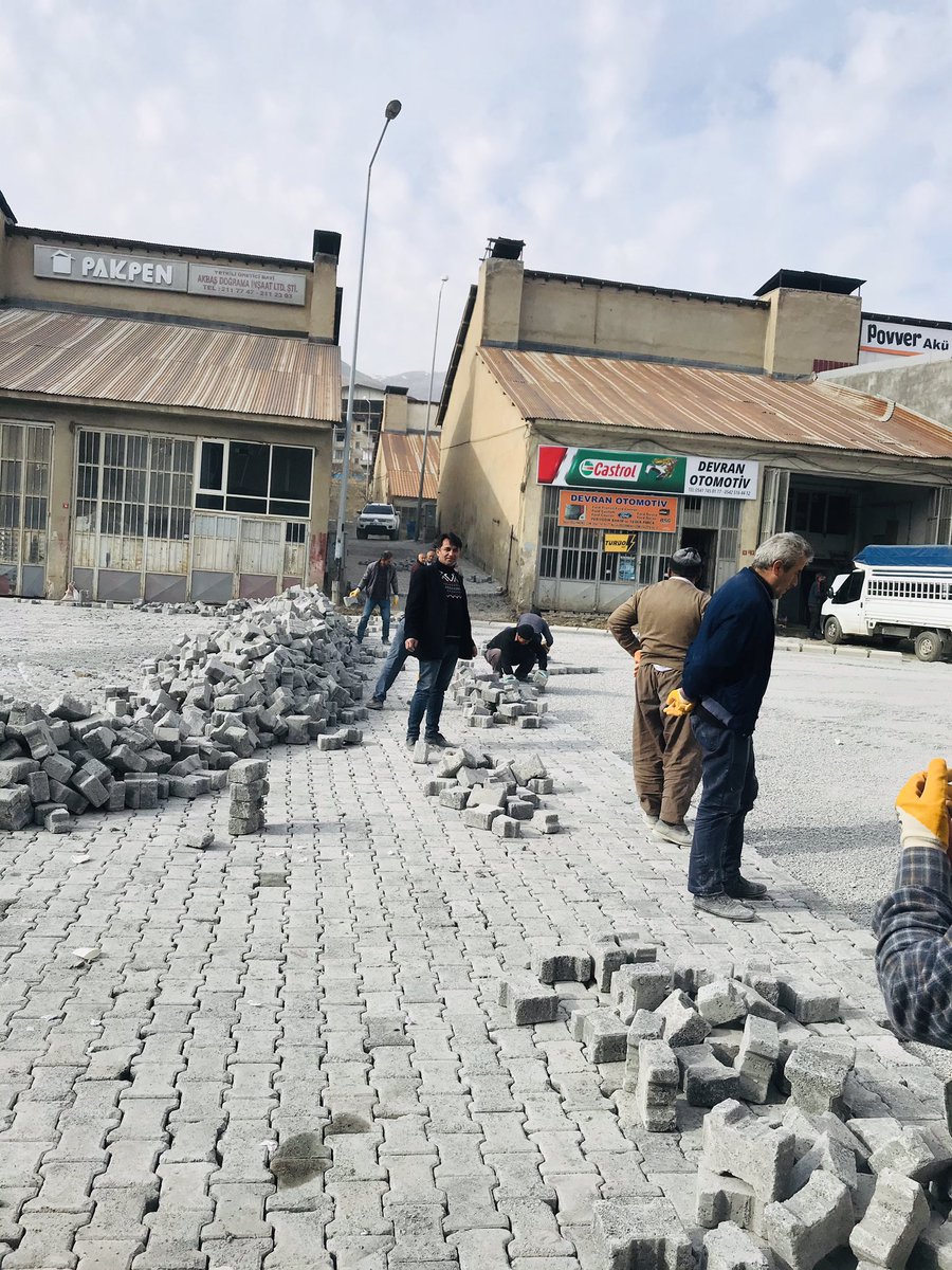 Hakkari sanayi sitesinde durmak yok .Sayın valim  İdris Akbıyık ve emeği geçen belediye çalışanlarına teşekkür ederiz .<a href="/idrisakbiyik/">Dr. İdris AKBIYIK</a> <a href="/suleymansoylu/">Süleyman Soylu</a> <a href="/RTErdogan/">Recep Tayyip Erdoğan</a>