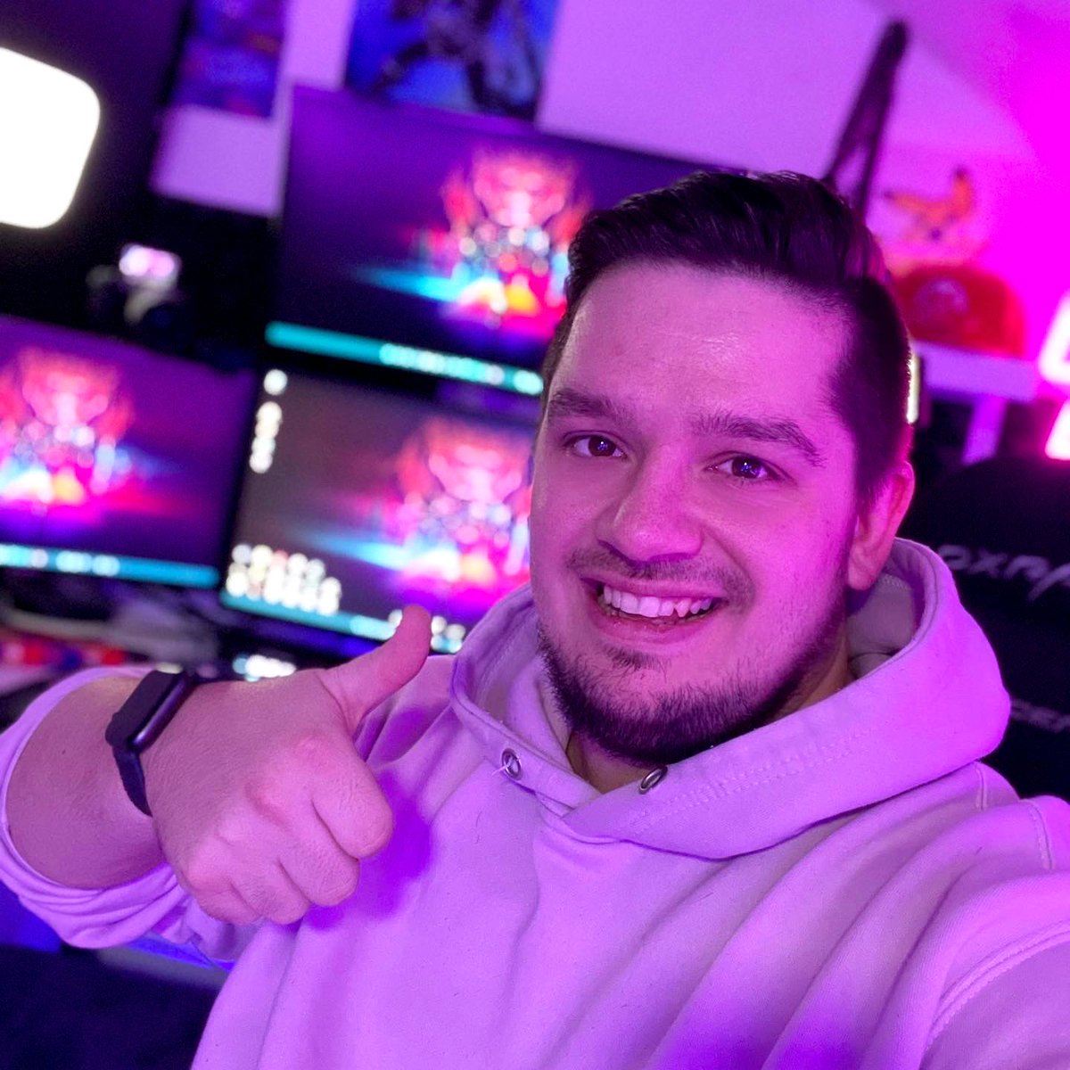 Kleine Auszeiten vom Streamen können wirklich gut tun!
Wenn ihr zu viel Stress verspürt (ob Arbeit, Schule, Streamen oder Privat)
Dann nehmt euch mal 1-2 Tage nichts vor und entspannt euch.
Egal was andere wollen..
Danach gehts umso besser weiter! 👍
#twitchde #twitchcommunity