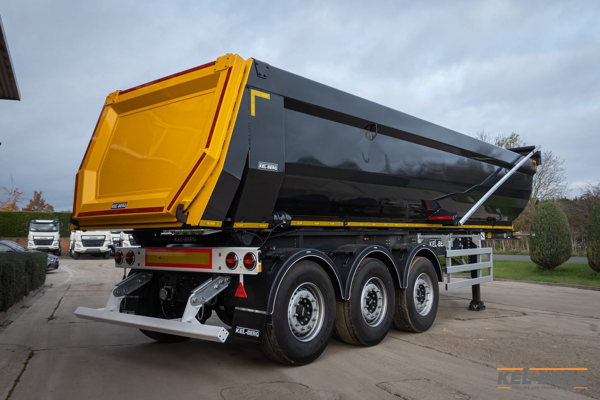 Kel_Berg's tweet photo. The first of 14 T100 steel tipping trailers delivered to Clive Hurt / Fox Brothers in Leyland. Thanks to Ian for working with Kel-Berg, we appreciate your business.
#aggregates #kelberg #edbro #jost #construction #constructionuk #trailers https://t.co/bp53Dm9KuG
