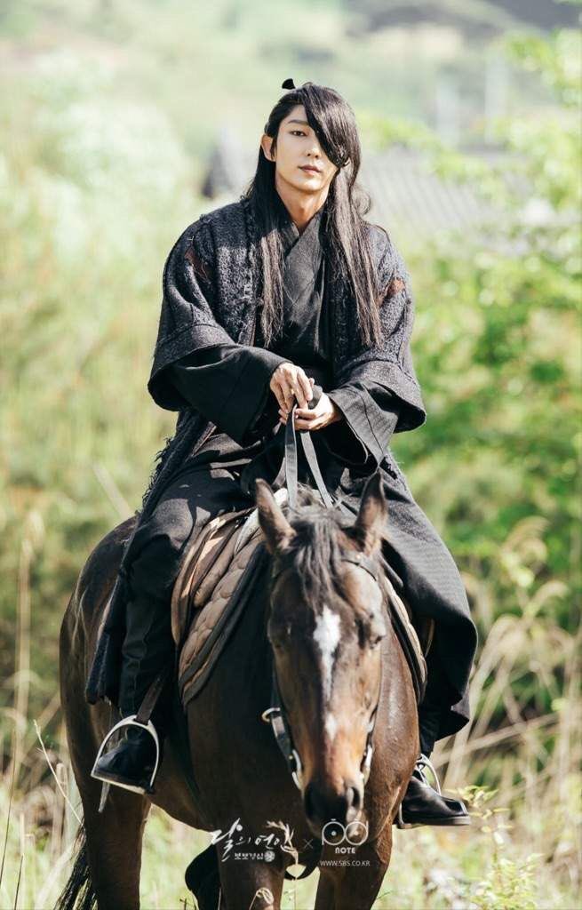 callis_jg's tweet photo. Joongi and horse so beautiful #LeeJoonGi #WanSo #MoonLoversScarletHeartRyeo https://t.co/LKsvjGxkOM