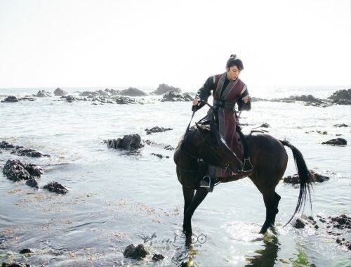 callis_jg's tweet photo. Joongi and horse so beautiful #LeeJoonGi #WanSo #MoonLoversScarletHeartRyeo https://t.co/LKsvjGxkOM