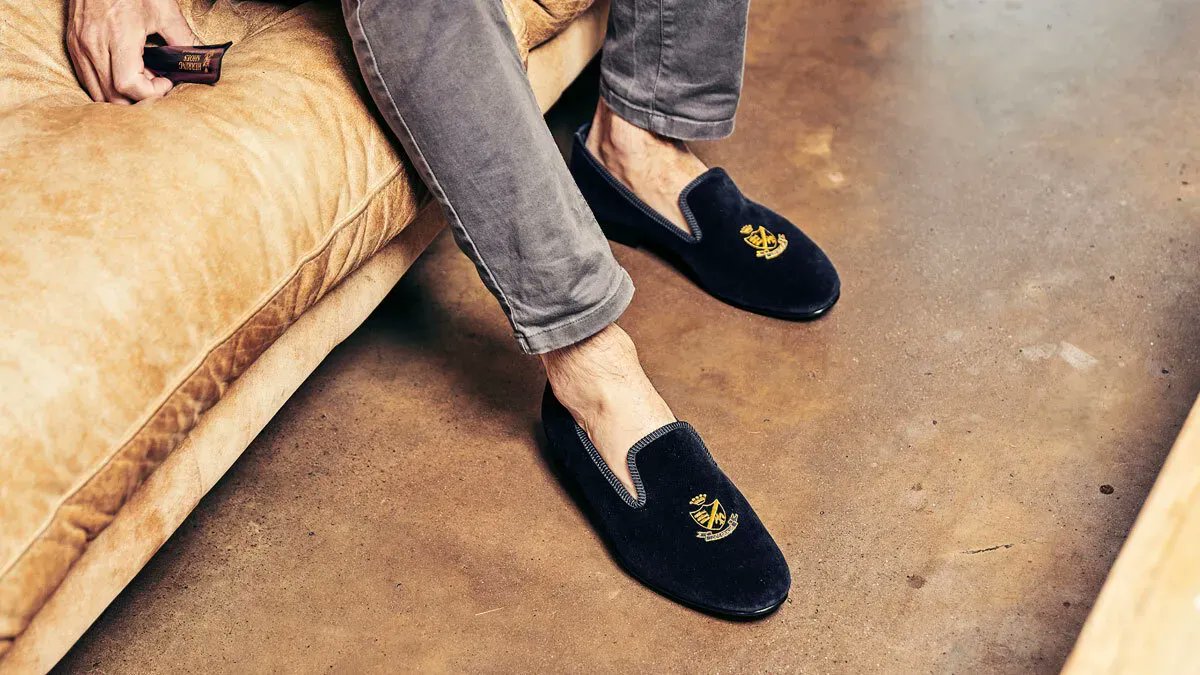 Grusom Gå ned Hviske Herring Shoes on Twitter: "Just when you thought you could not get any more  decadent…what about velvet slippers? Often worn with black tie, they come  in black, navy and purple velvet and