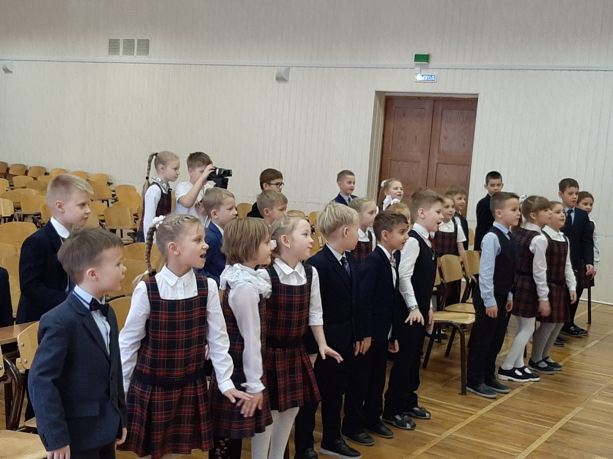 #прямосейчас весело и задорно проходят #Осенниепосиделки в 1Б классе при участии театральной студии #Лицей57