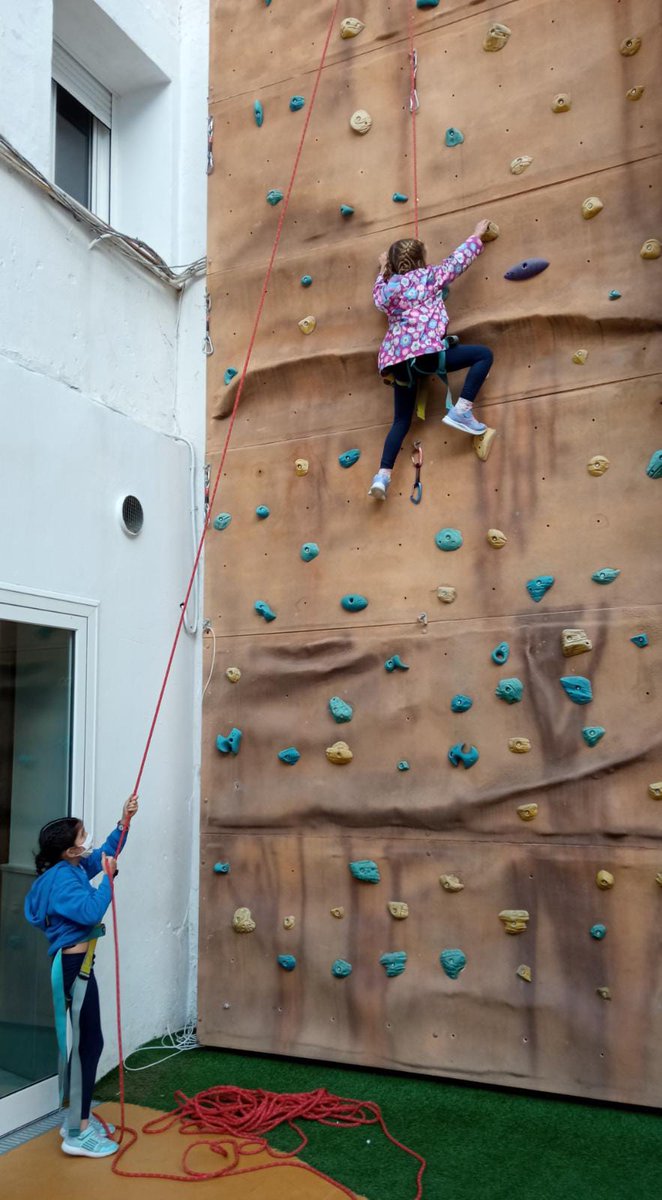 SFPaulaDeportes's tweet photo. 🔵⚪ESCALADA @SFPaulaDeportes 🔵⚪

➡️Nuestros pequeños deportistas disfrutan de la actividad de escalada en el rocódromo de @SFPaulaColegio. ¡A disfrutar aprendiendo 🧗‍♀️🧗! https://t.co/7I75zcuQLo