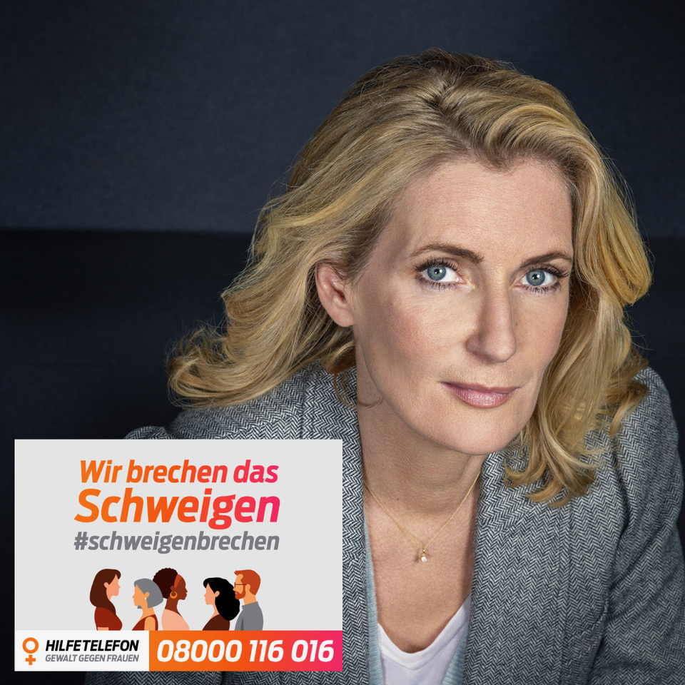 Ihre Stimme zählt heute am #TaggegenGewalt an Frauen! Unsere Mitmachaktion „Wir brechen das Schweigen“ macht das Thema sichtbar und zeigt Solidarität mit den Betroffenen. Jede und jeder kann sich heute unter #schweigenbrechen beteiligen: aktion.hilfetelefon.de (c) Marcus Höhn