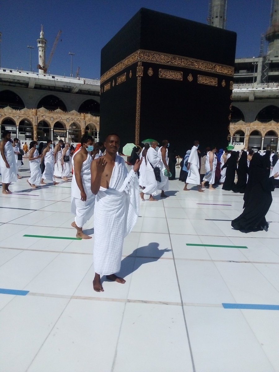 hamdanmohmmed66's tweet photo. اللهم تقبل مني صالح الاعمال عمره مقبوله و ذنب مغفور. اللهم اجعلها عمرة مقبولة وسهلها ويسرها لي ولأمي وأبي ولخواتي يا أرحم الراحمين اللهم أسألك أن لاتجعل آخر عهدي زيارة بيتك الحرام اللهم تقبل دعواتي https://t.co/RSBY5xEV6s