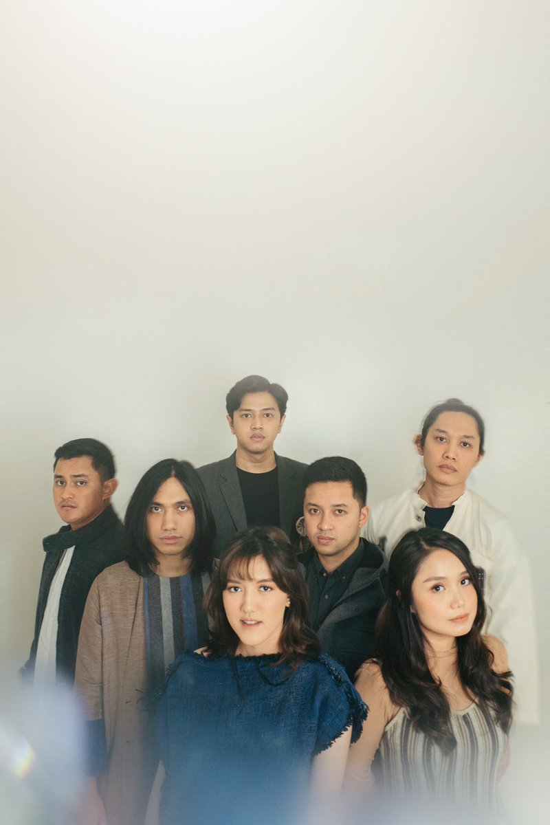 <a href="/geraldhiras/">Gerald Situmorang</a>, <a href="/sayHIVI/">HIVI!</a>, <a href="/ifyalyssa/">Ify Alyssa</a> &amp; Sri Hanuraga mempersembahkan

‘Rintik Hujan’

Sudah bisa teman-teman dengarkan di streaming digital platform favorit kalian

Selamat mendengarkan dan semoga berkenan 😊💙🌧

#BermainRintikDiMusimHujan
#RintikHujan