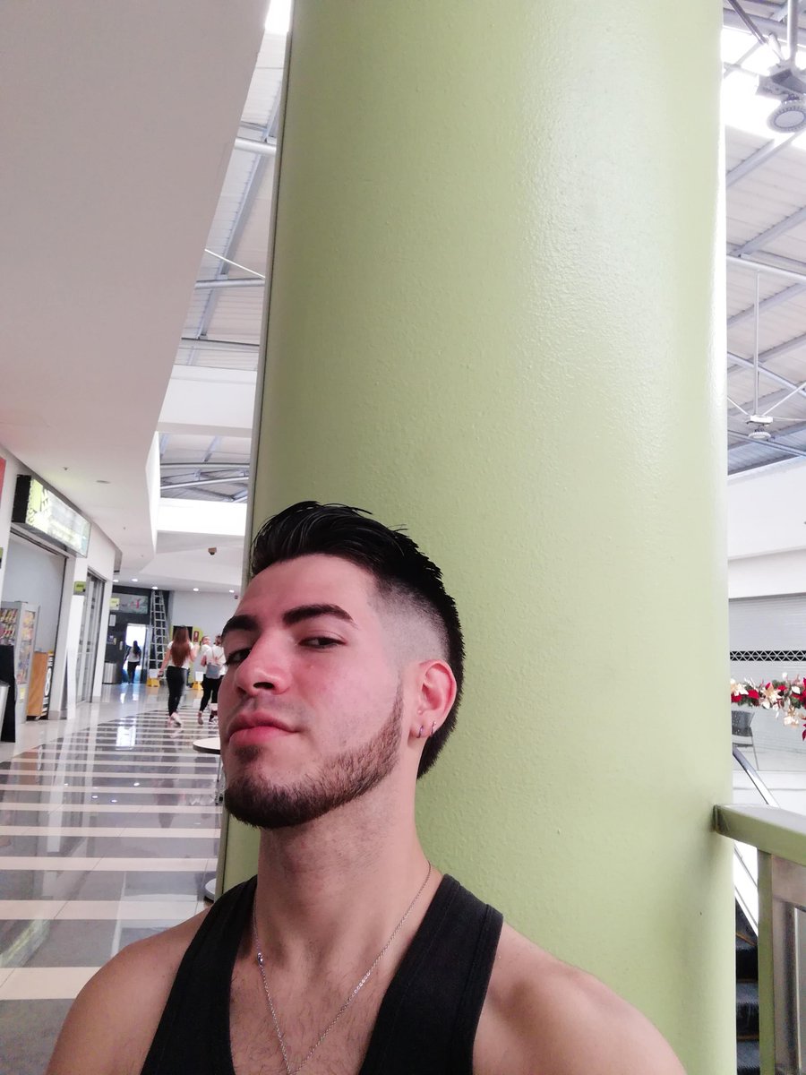 _AngelLeviathan's tweet photo. ¿Qué opinan de este look? 

¿Les gusta más así o con cabello largo? https://t.co/4r7bKvLdxi