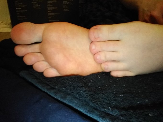 Here is a set of 4 #feet only pics. Some are pulled directly from my vids. I have a fairly large collection<a href="/tag/feet"class="tags">#feet</a>