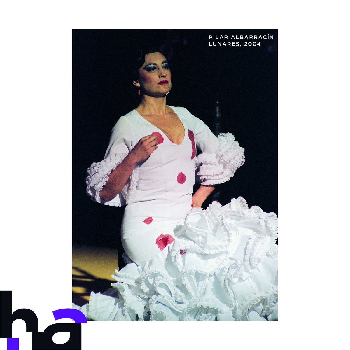 Hoy reivindicamos el Día Internacional para la Eliminación de la Violencia contra la Mujer con esta obra de Pilar Albarracín, Lunares.

En esta performance, la artista iba marcando su cuerpo con un alfiler que hacía aparecer los diferentes "lunares" en su vestido.

#NiUnaMenos