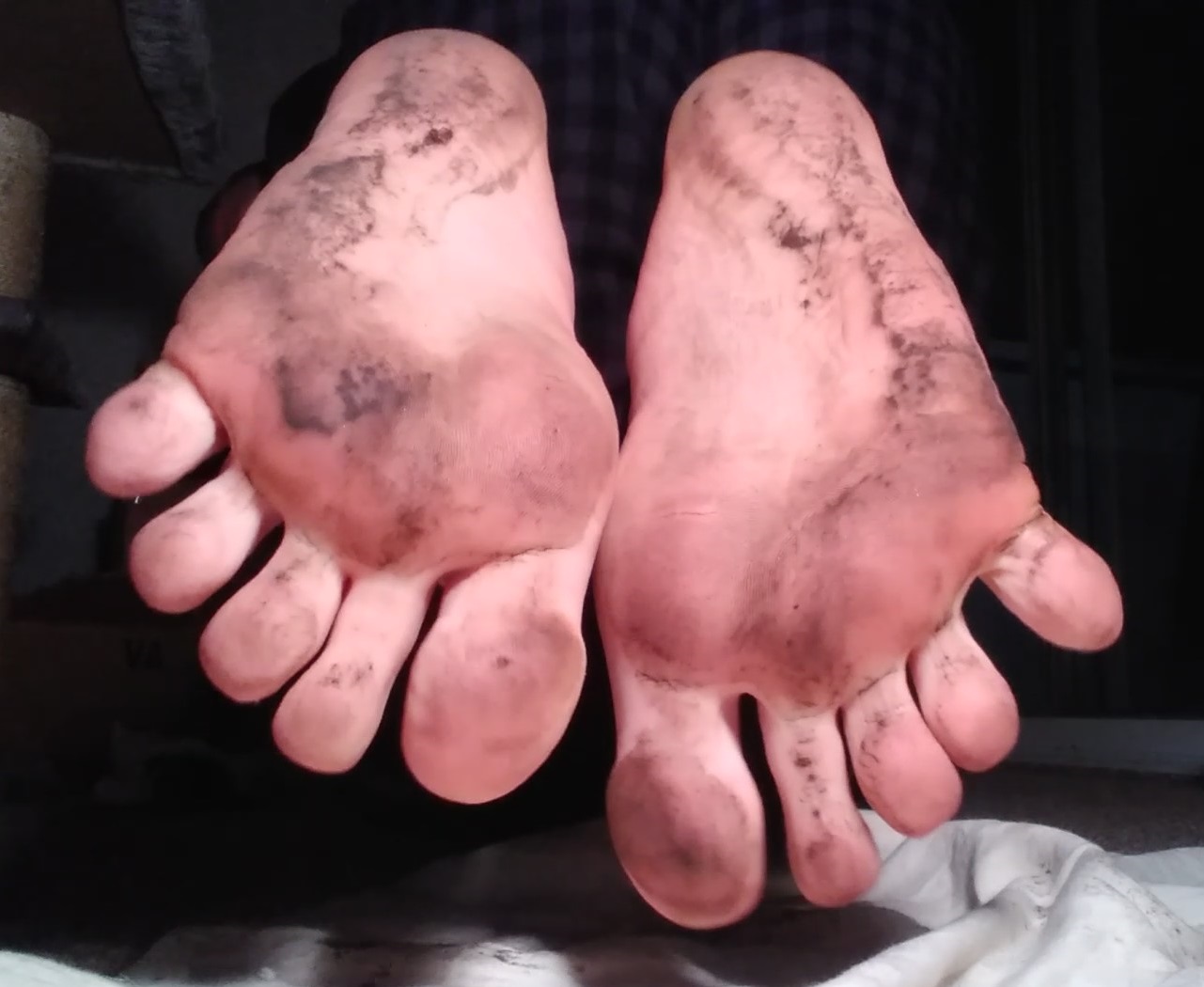 3 pic. Here is a set of 4 #feet only pics. Some are pulled directly from my vids. I have a fairly large collection to upload as a gradual pace. All pics will go into my PH account with time https://t.co/VAUGqo48mM https://t.co/6tiWJw5n5n