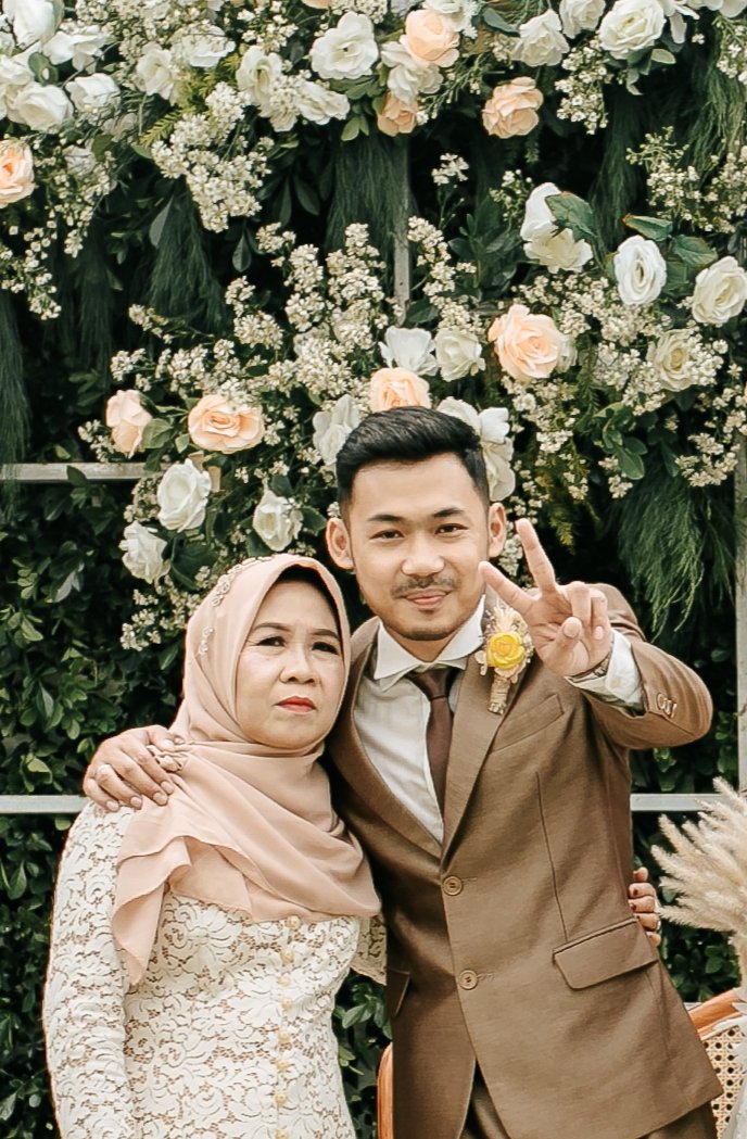 NuriSabila's tweet photo. Selamat berkah tambah usia Ibu 💛🤗. Syukurku teramat dikaruniai ibu.. ibu yang kuat, hebat, terpancar dari setiap kali melihat matanya. Tapi juga lucu dan lembut dengan caranya. Dan tentu melahirkan dan mengasuh anak2 yg istimewa. Doaku yg terbaik selalu untuk ibu 💛 https://t.co/1EWgwOOunE