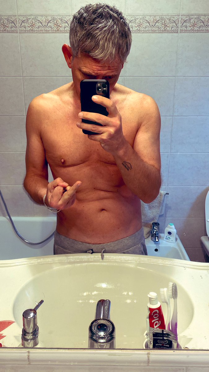 leone2000's tweet image. #giovedi