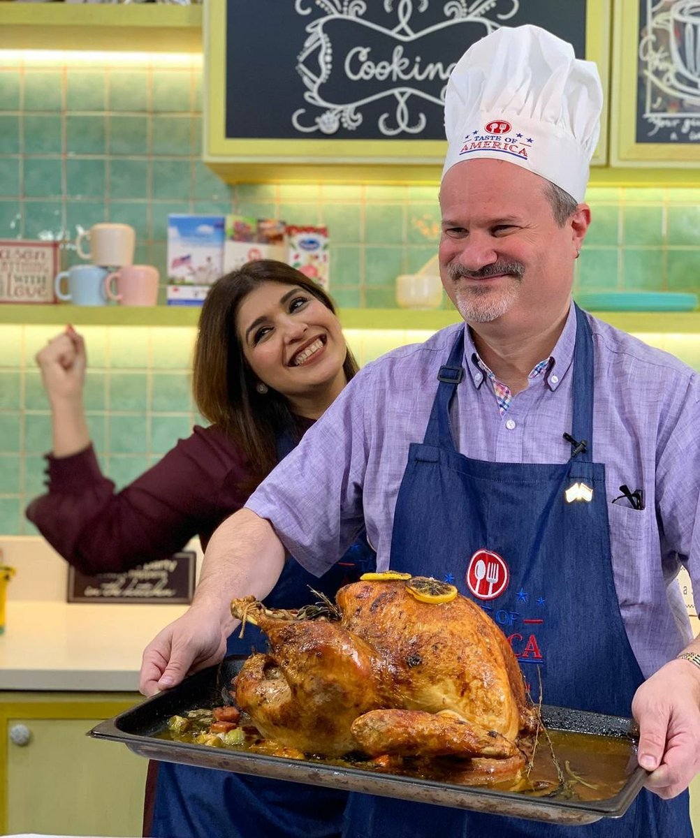 USDAIndia's tweet photo. #tasteofamerica wishes you all a very happy #Thanksgiving! We have some amazing Thanksgiving feast recipes coming up for you!  Stay tuned! 🤩
#thanksgiving2021 #HappyThanksgiving #ThanksgivingFeast #traditionalturkey #roastedturkey #pecanpie #allamerican #usapeec #usturkey https://t.co/TchGe0lwV6